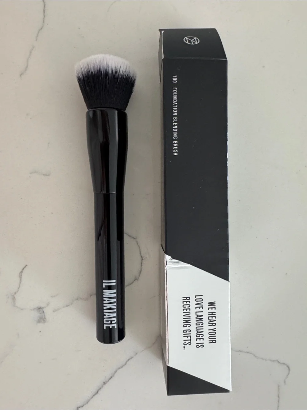 IL MAKIAGE Black & White Foundation Blending Brush